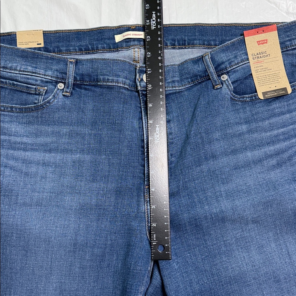 Levi's Women's Classic Straight Mid Rise Medium Wash Jeans. Size 24W. New - Picture 5 of 7